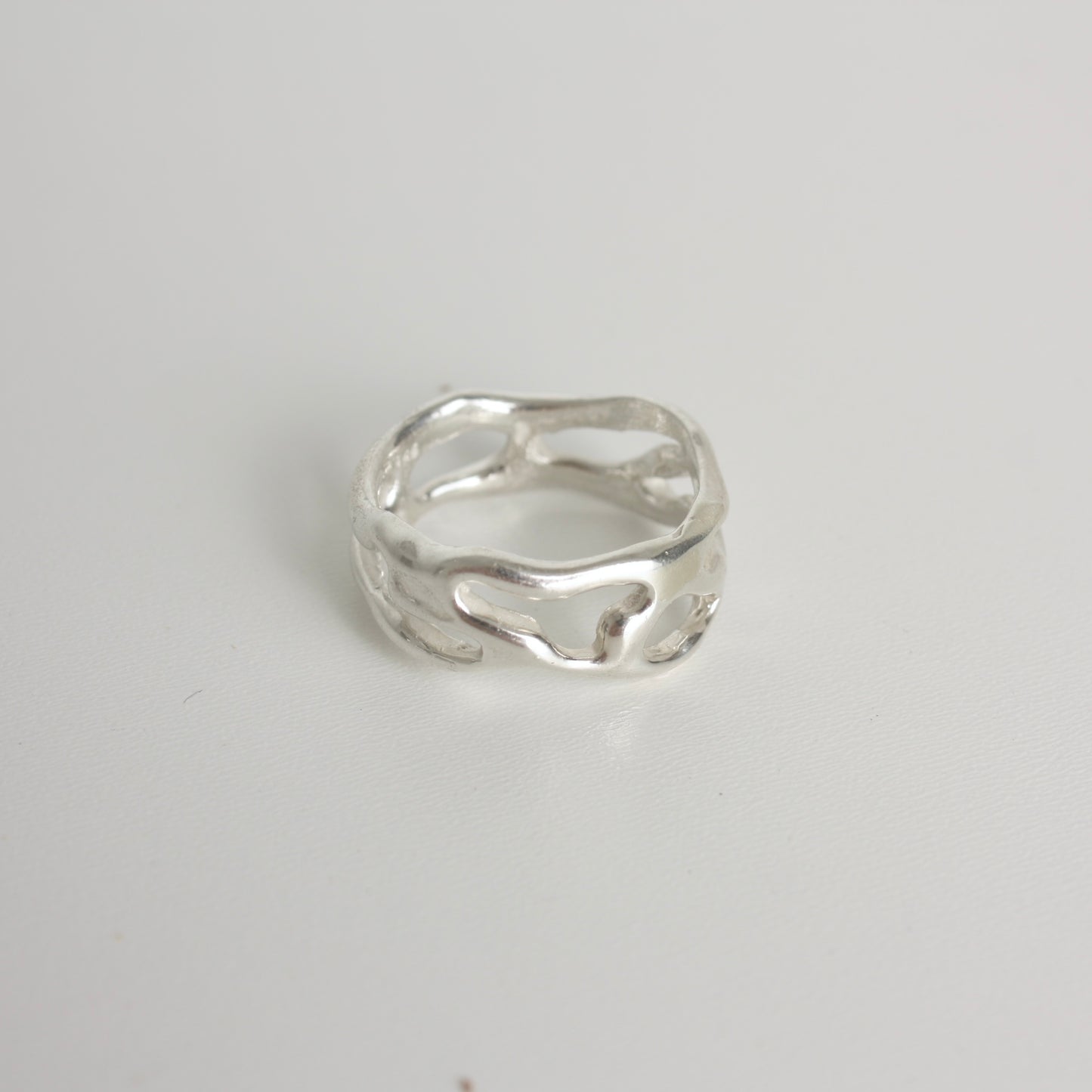 Hole ring