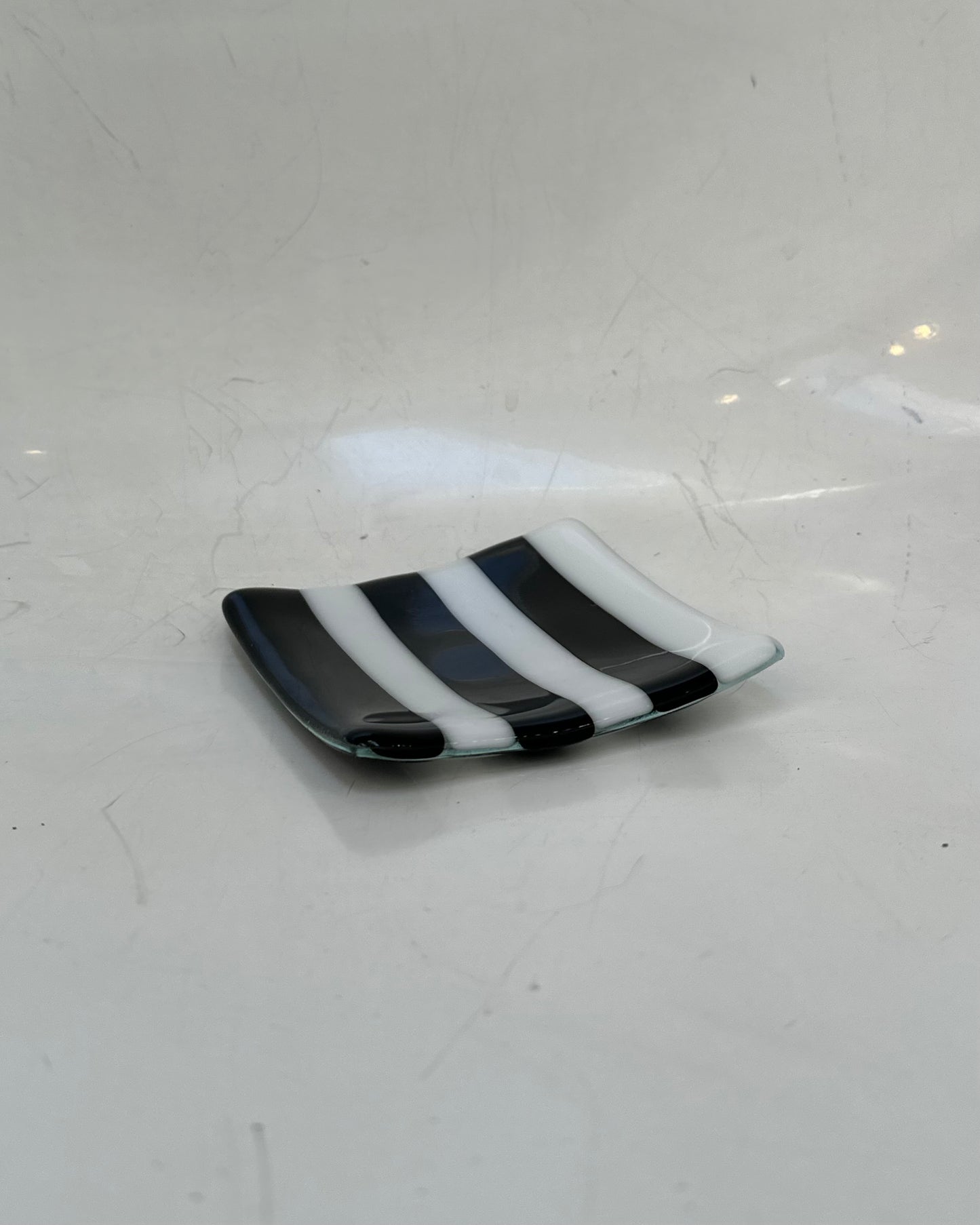 Glass dish